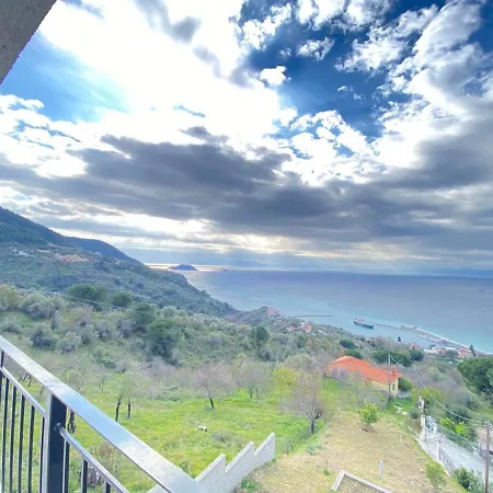 Skopelos House Nikols Loutraki  Buitenkant foto